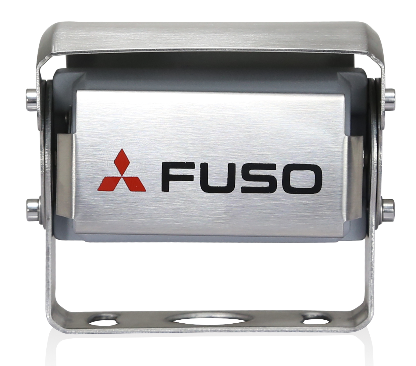 La cámara de marcha atrás FUSO es un potente producto que combina las ventajas de la mejor visibilidad y la máxima seguridad. Dispone de un micrófono integrado que proporciona una mejor percepción de la zona trasera del vehículo. En la oscuridad, el color de la pantalla cambia automáticamente para proporcionar al conductor una visibilidad óptima. El sistema puede funcionar con 12 y 24 V y cumple con los requisitos de prueba más estrictos de FUSO. La cámara es resistente al agua según la norma IP69K. La pantalla tiene una resolución de 800x480x3 (RGB).