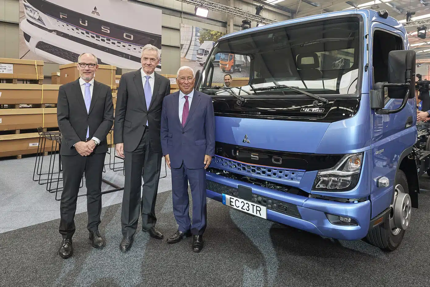 «Este día escribimos un nuevo capítulo en la historia de Mitsubishi FUSO Truck Europe. Y es que hoy comienza la producción en serie del Next Generation eCanter», anunció orgulloso Arne Barden, CEO de Mitsubishi FUSO Truck Europe (MFTE), entre más de 100 invitados procedentes de la política, la economía y la prensa.